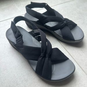 Clarks cloudstepper Arla in black textile